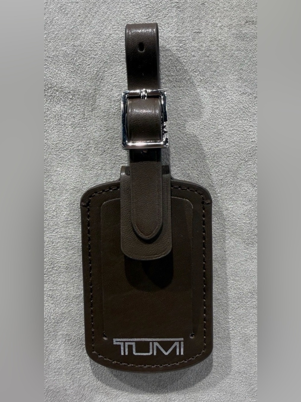 NEW IN BOX - Tumi 3.625” x 2.25” Leather Luggage Name Tag w/ Buckle - BROWN
